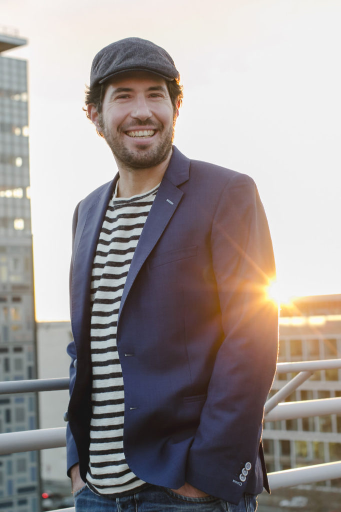 Portraitbild von Messe-DJ Markus Rosenbaum, der bereits auf Messen in Düsseldorf, Köln und Frankfurt aufgelegt hat