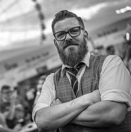 schwarz-weiß Portrait von Kay Schlosser, Inhaber der Eventlocation Gare du Neuss