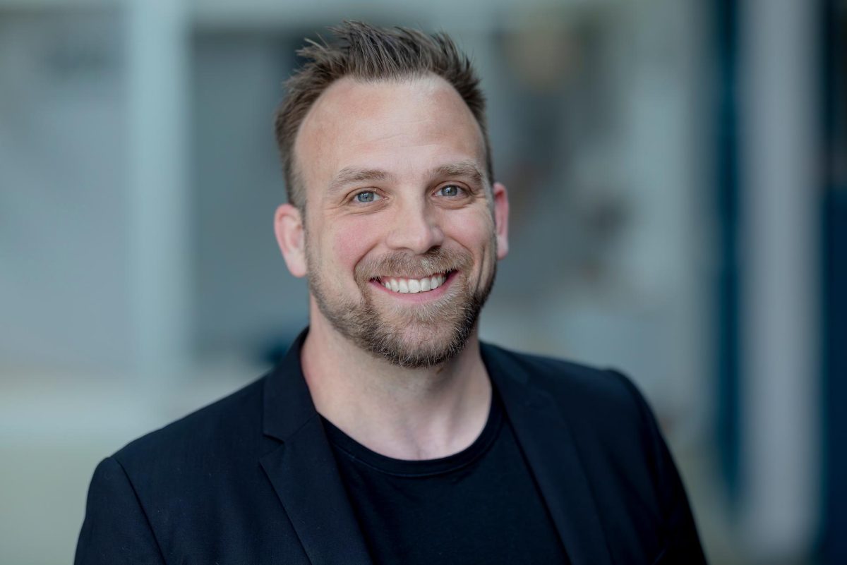 Portraitbild von DJ Dominik im Close-up